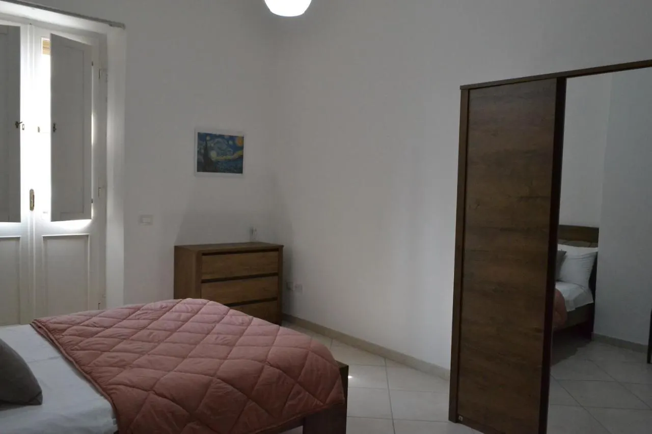 Quarto em Acomodações Particulares La Stanza Nel Centro Di Oristano Apartamento